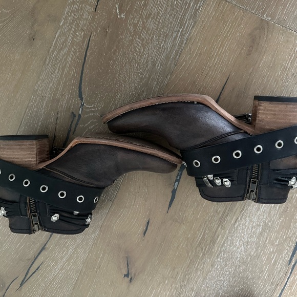 Freebird Saloon Leather Ankle Buckle Boots - Picture 7 of 11